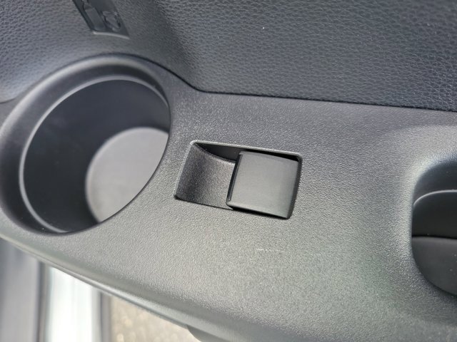 Used 2025 Toyota Corolla Cross L image 12