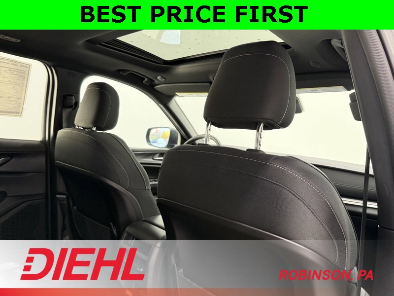 New 2025 Jeep Grand Cherokee Laredo w/ Luxury Tech Group I image 13