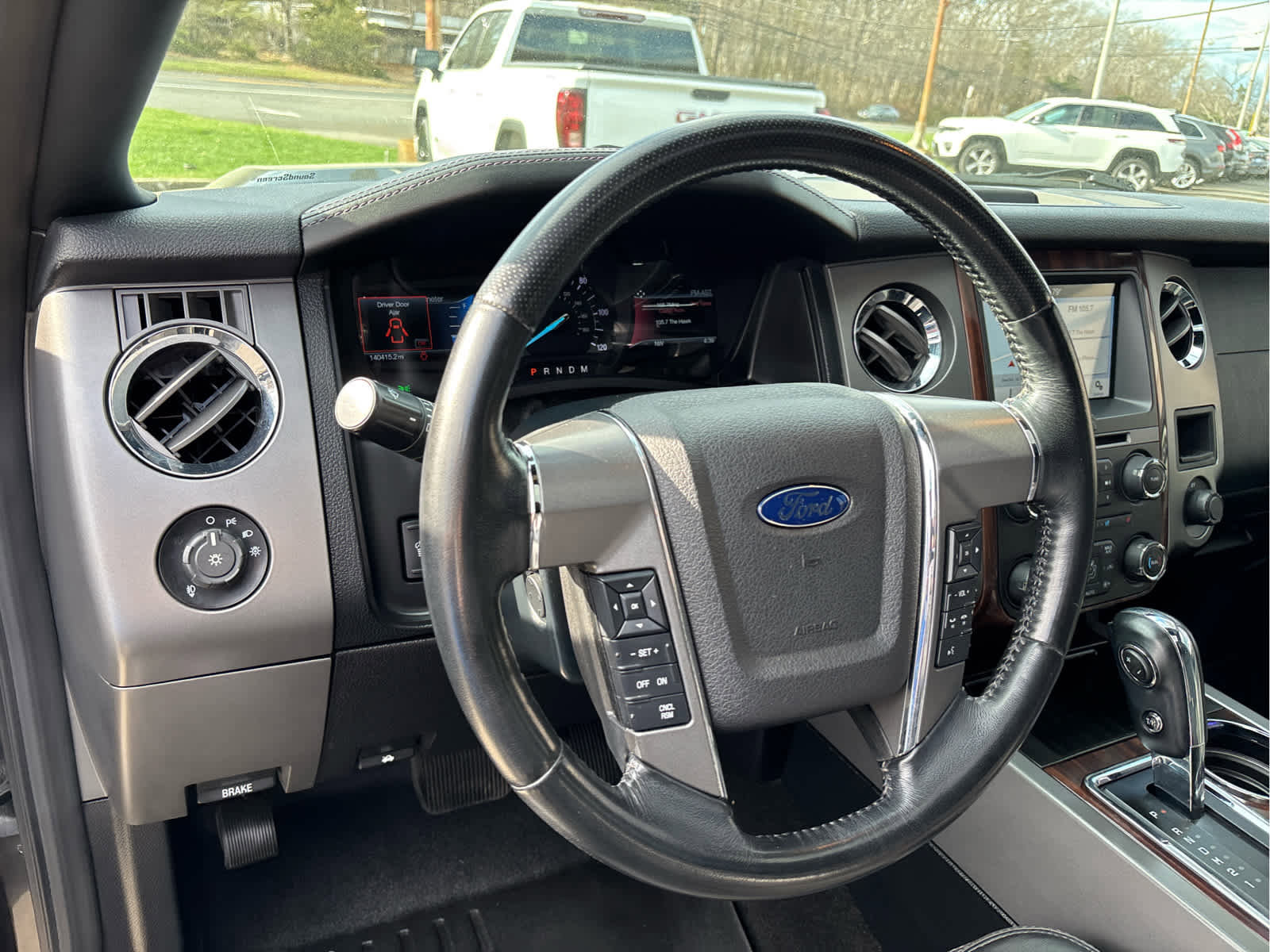 Used 2017 Ford Expedition EL Platinum image 10