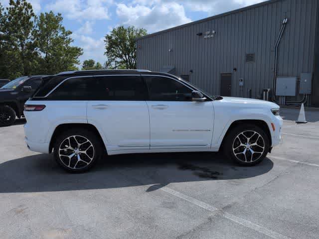 Used 2023 Jeep Grand Cherokee Summit AWD/4WD image 9