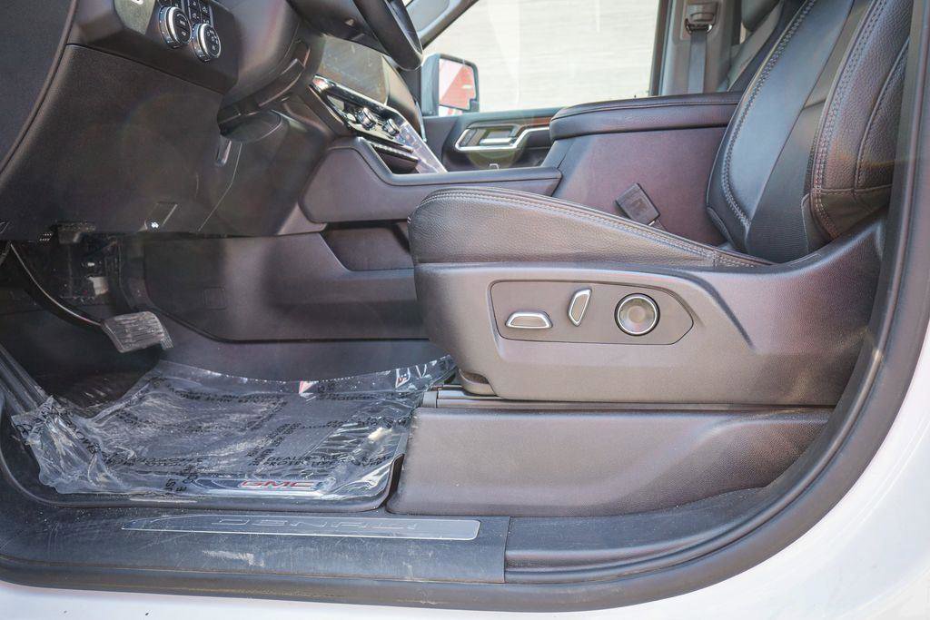 Used 2024 GMC Sierra 3500 Denali w/ Denali Reserve Package image 14
