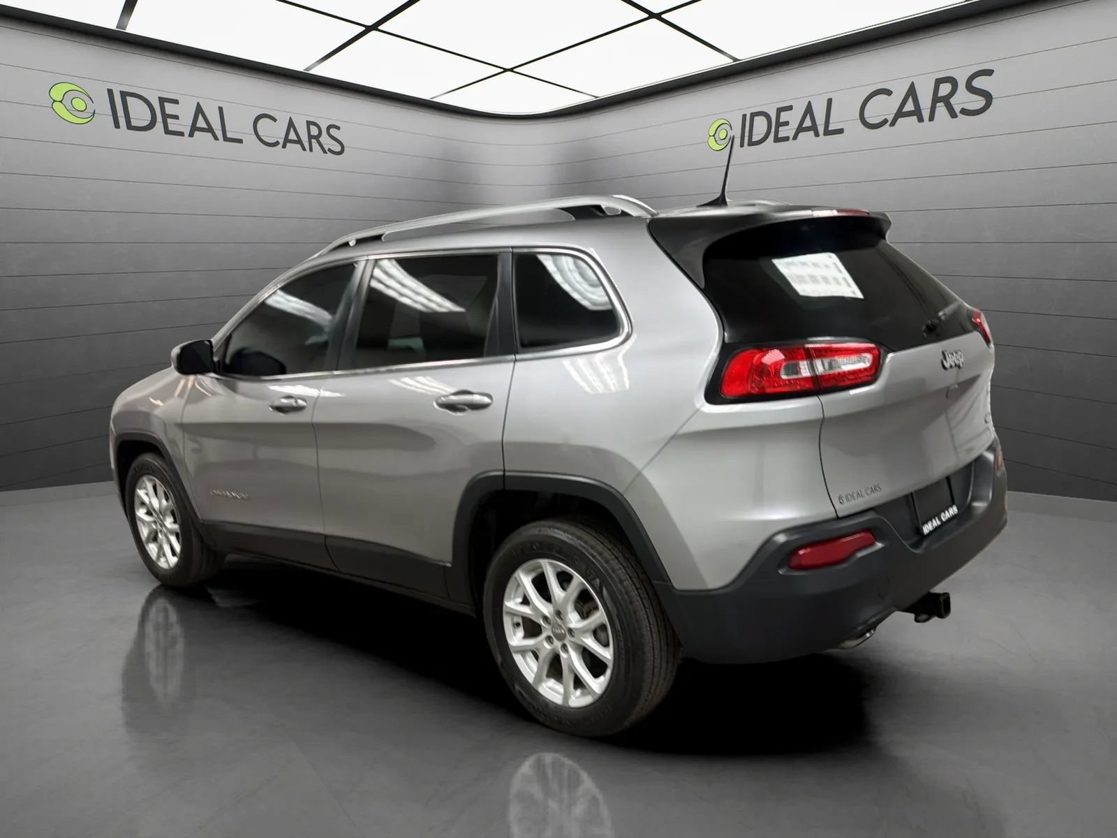 Used 2017 Jeep Cherokee Latitude FWD image 7