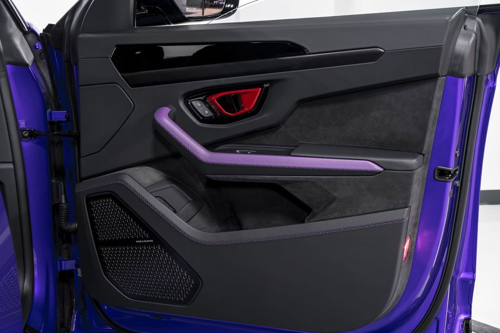 Used 2025 Lamborghini Urus SE image 44