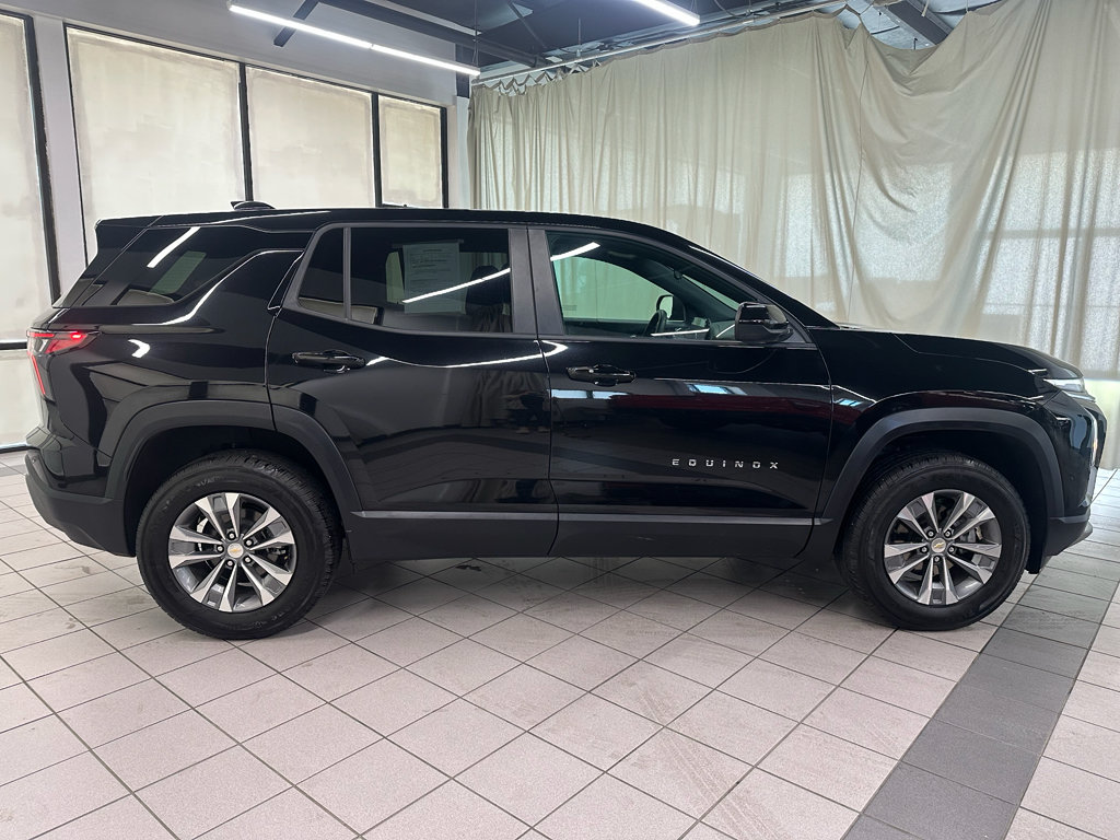 Used 2026 Chevrolet Equinox LT FWD image 3