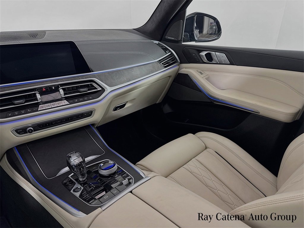 Used 2022 BMW X7 M50i image 25