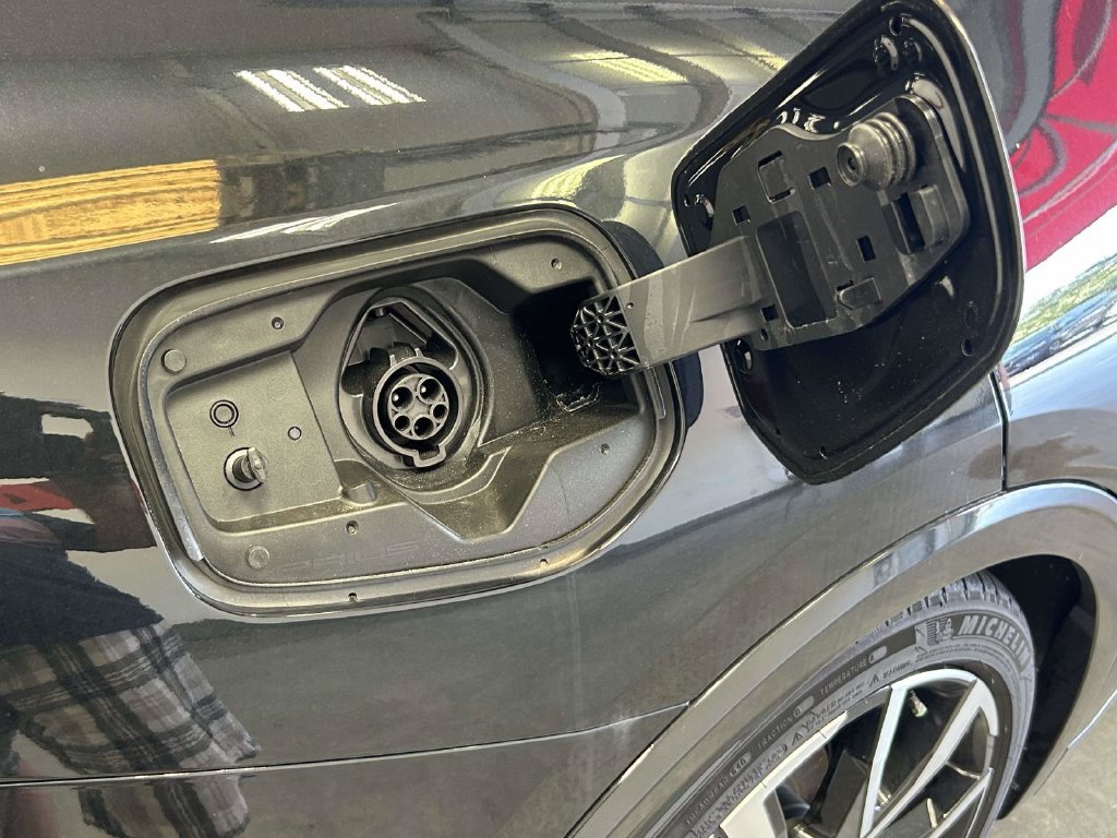 Used 2026 Toyota Prius Plug-In Hybrid FWD image 12