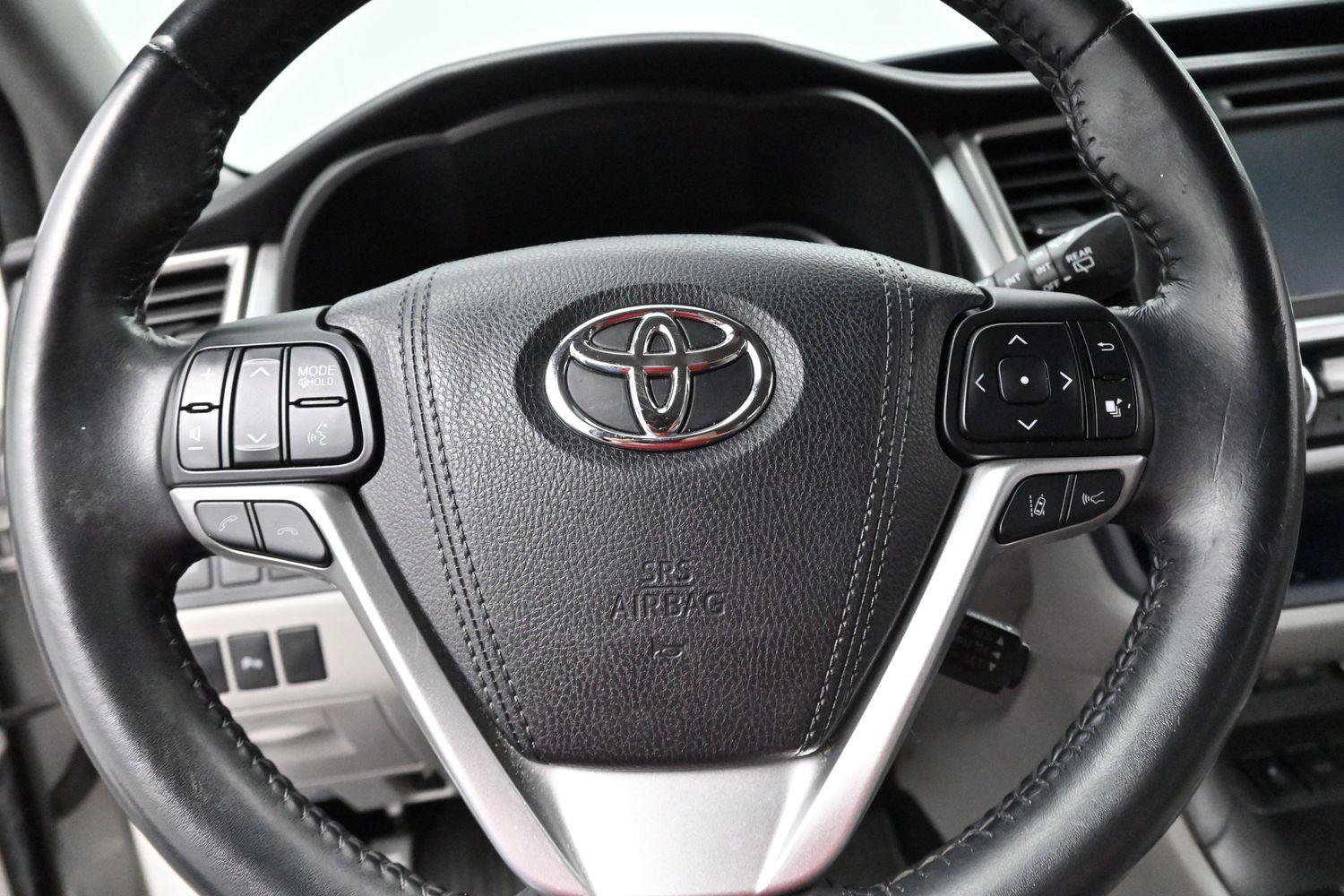 Used 2017 Toyota Highlander Limited w/ Protection Package #3 AWD/4WD image 18