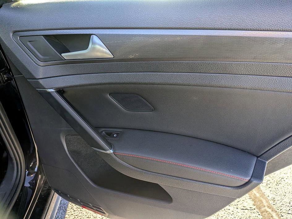 Used 2020 Volkswagen GTI SE image 30