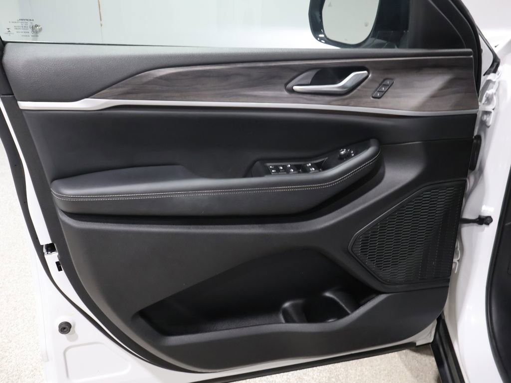 Certified 2023 Jeep Grand Cherokee Limited image 15