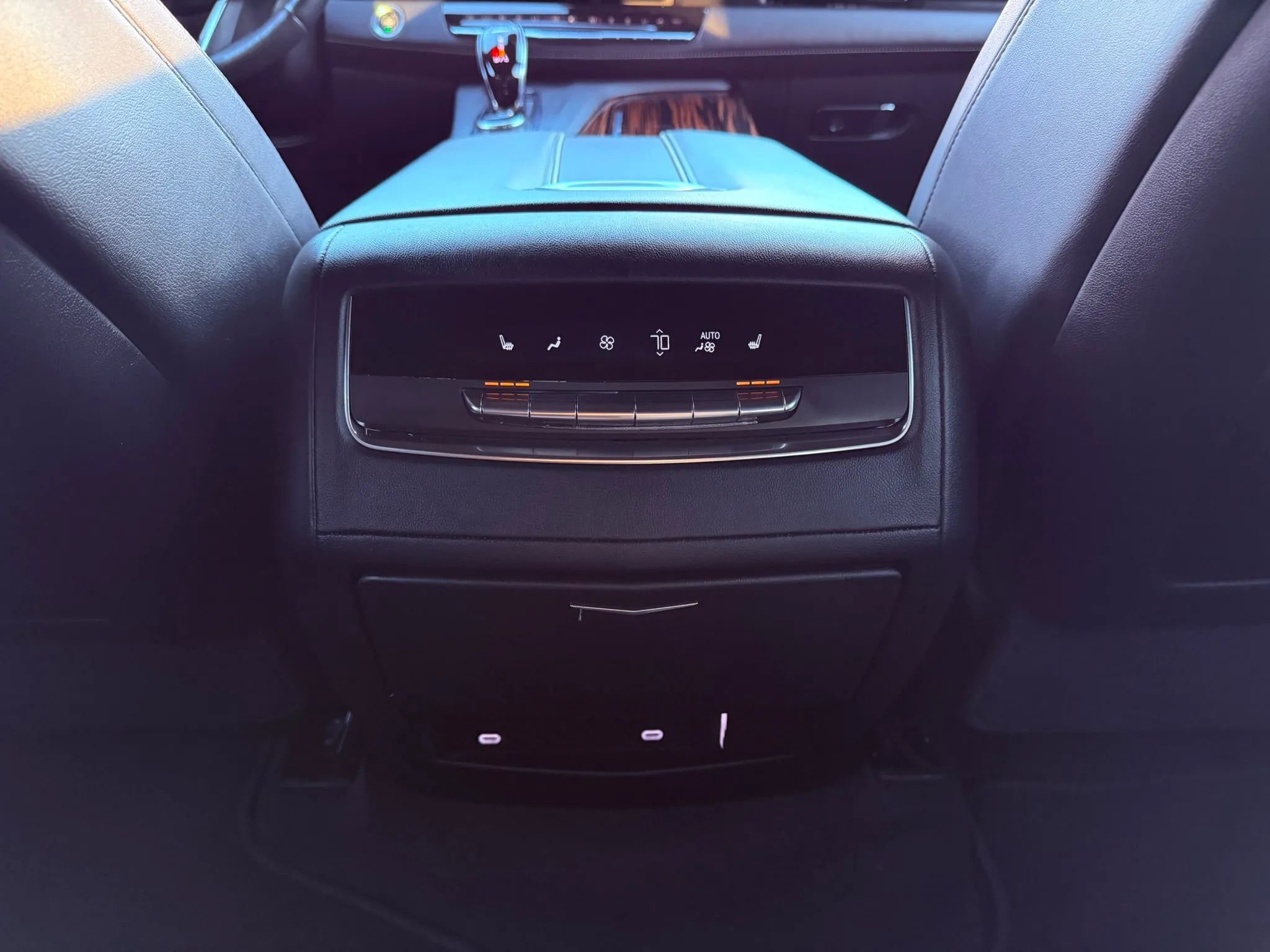 Used 2023 Cadillac Escalade ESV Premium Luxury AWD/4WD image 53