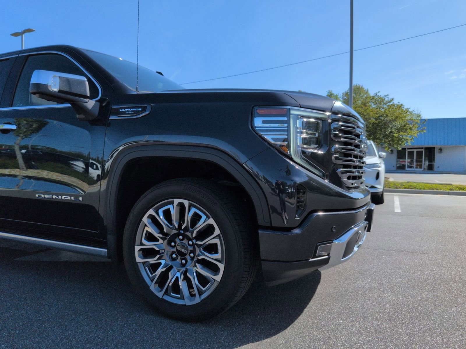 Used 2024 GMC Sierra 1500 Denali Ultimate AWD/4WD image 9