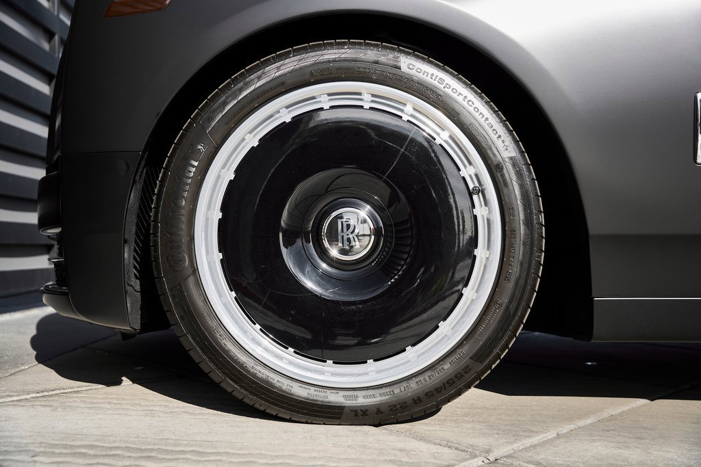 Used 2025 Rolls-Royce Phantom image 3