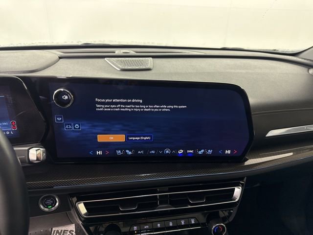 Used 2025 Chevrolet Traverse High Country image 39