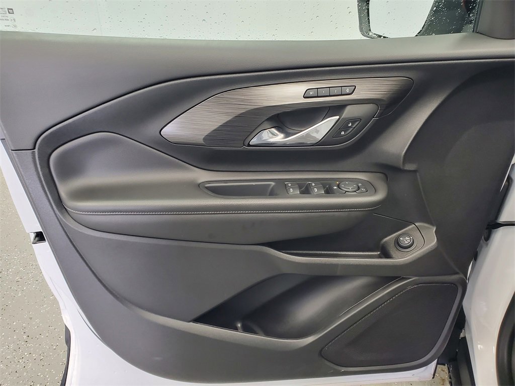 Used 2023 GMC Terrain SLT w/ Elevation Edition image 8