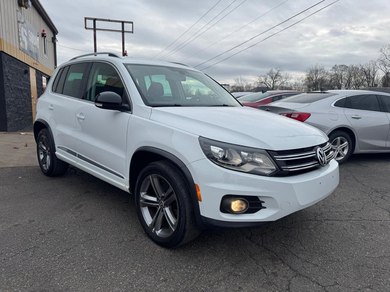 Used 2017 Volkswagen Tiguan Sport image 6
