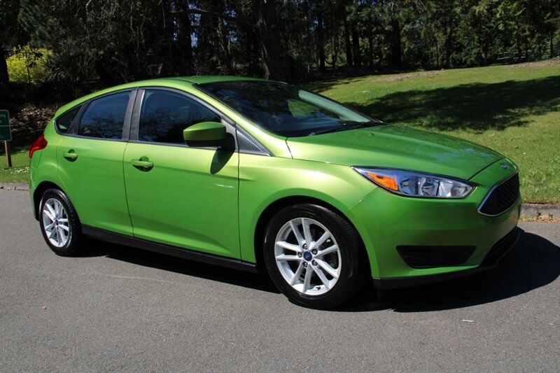 Used 2018 Ford Focus SE FWD image 2