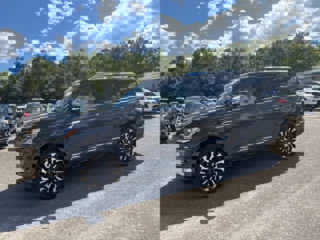 Used 2024 Lincoln Navigator Black Label image 3