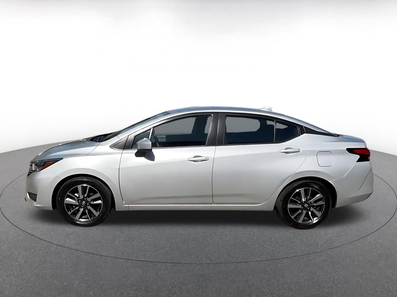 Used 2025 Nissan Versa SV FWD image 9