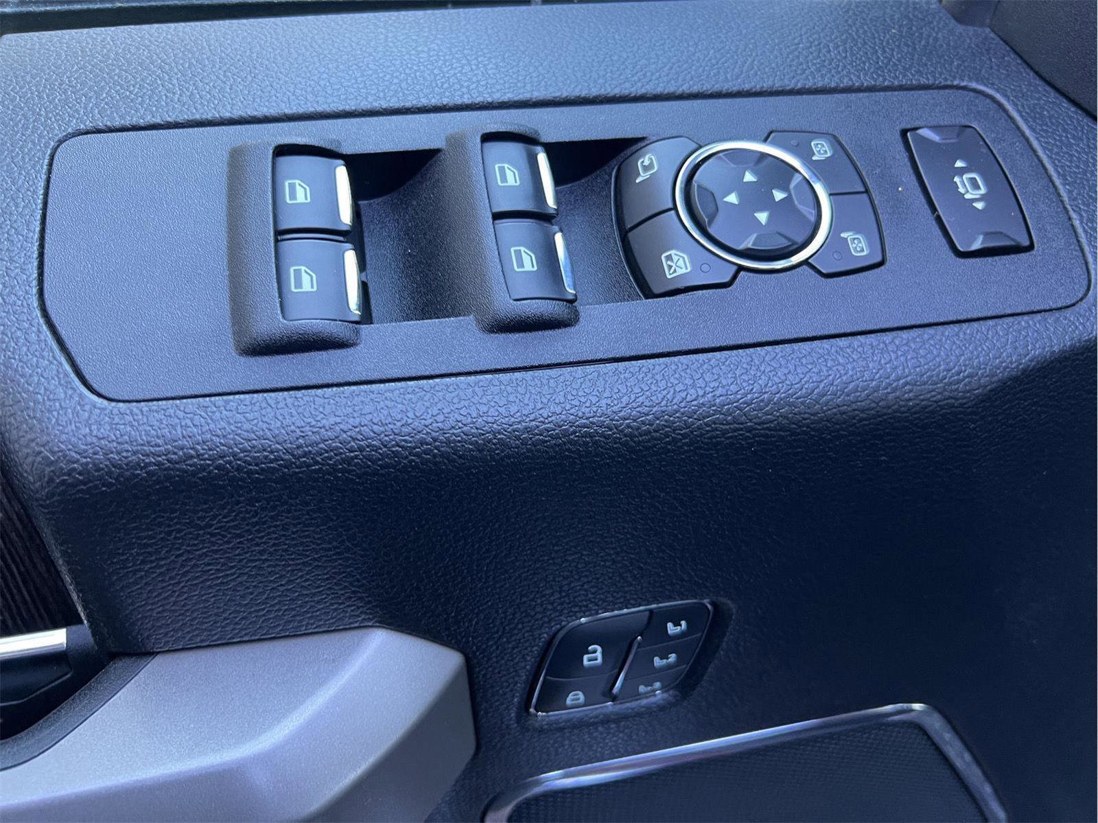 Used 2020 Ford F350 Lariat w/ Chrome Package image 12