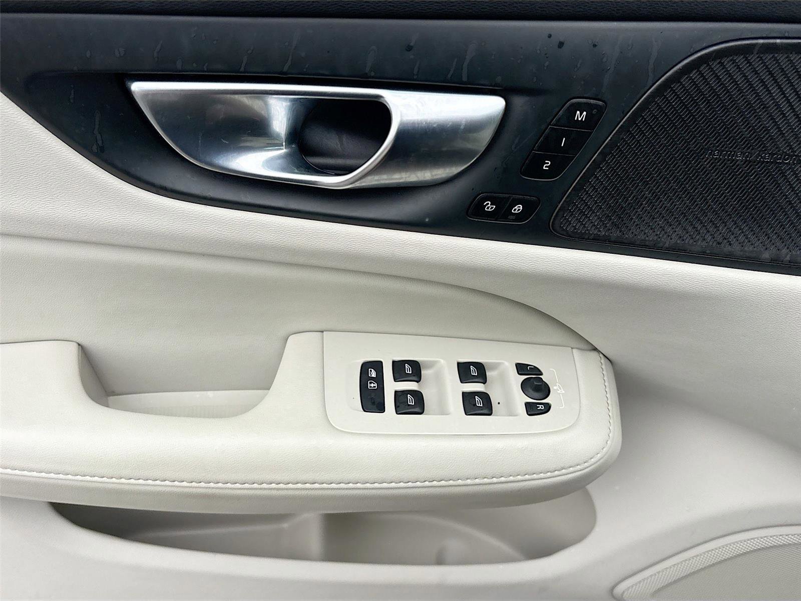 Used 2025 Volvo V60 B5 Cross Country Plus AWD/4WD image 18