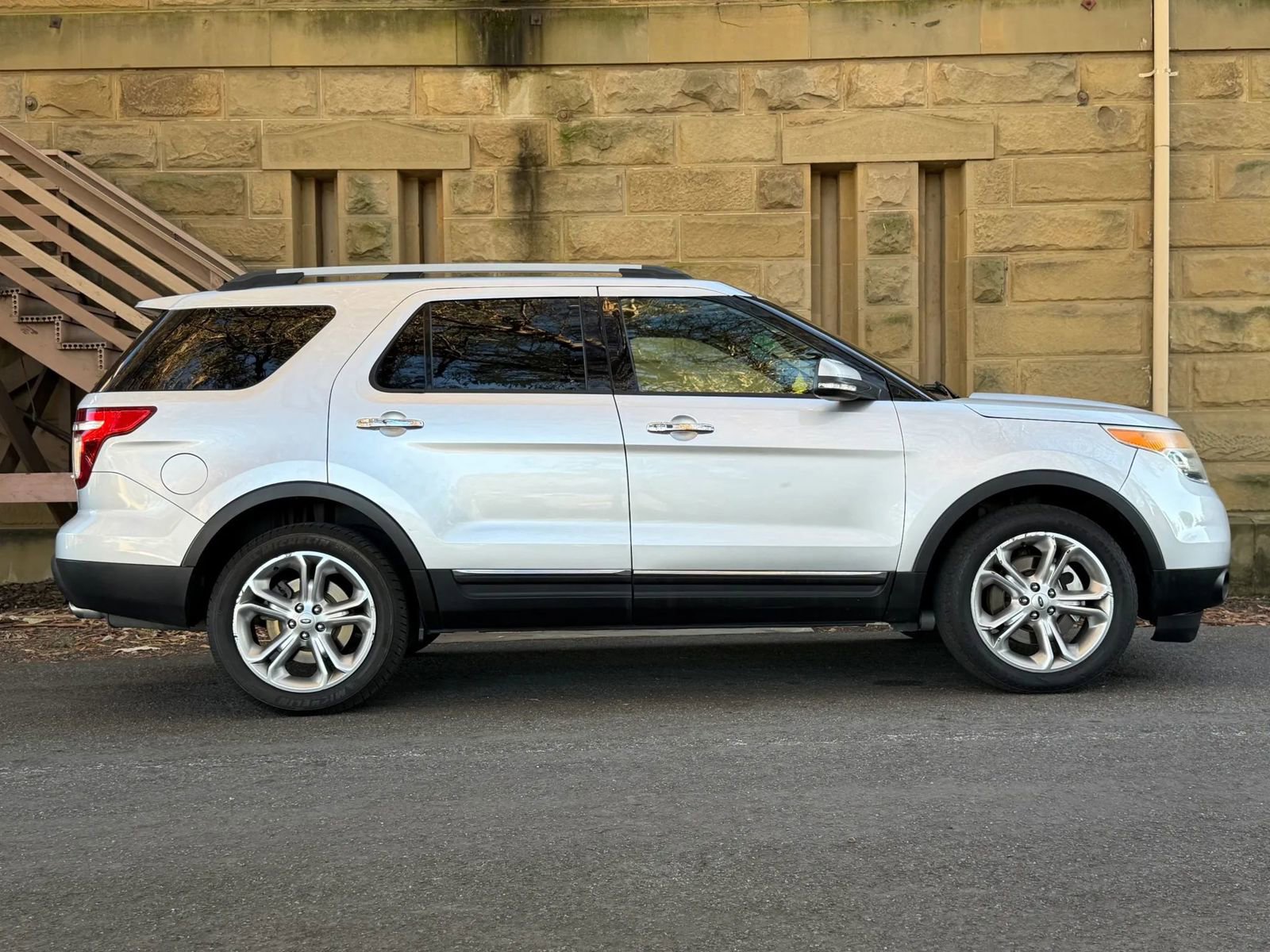 Used 2015 Ford Explorer Limited image 3