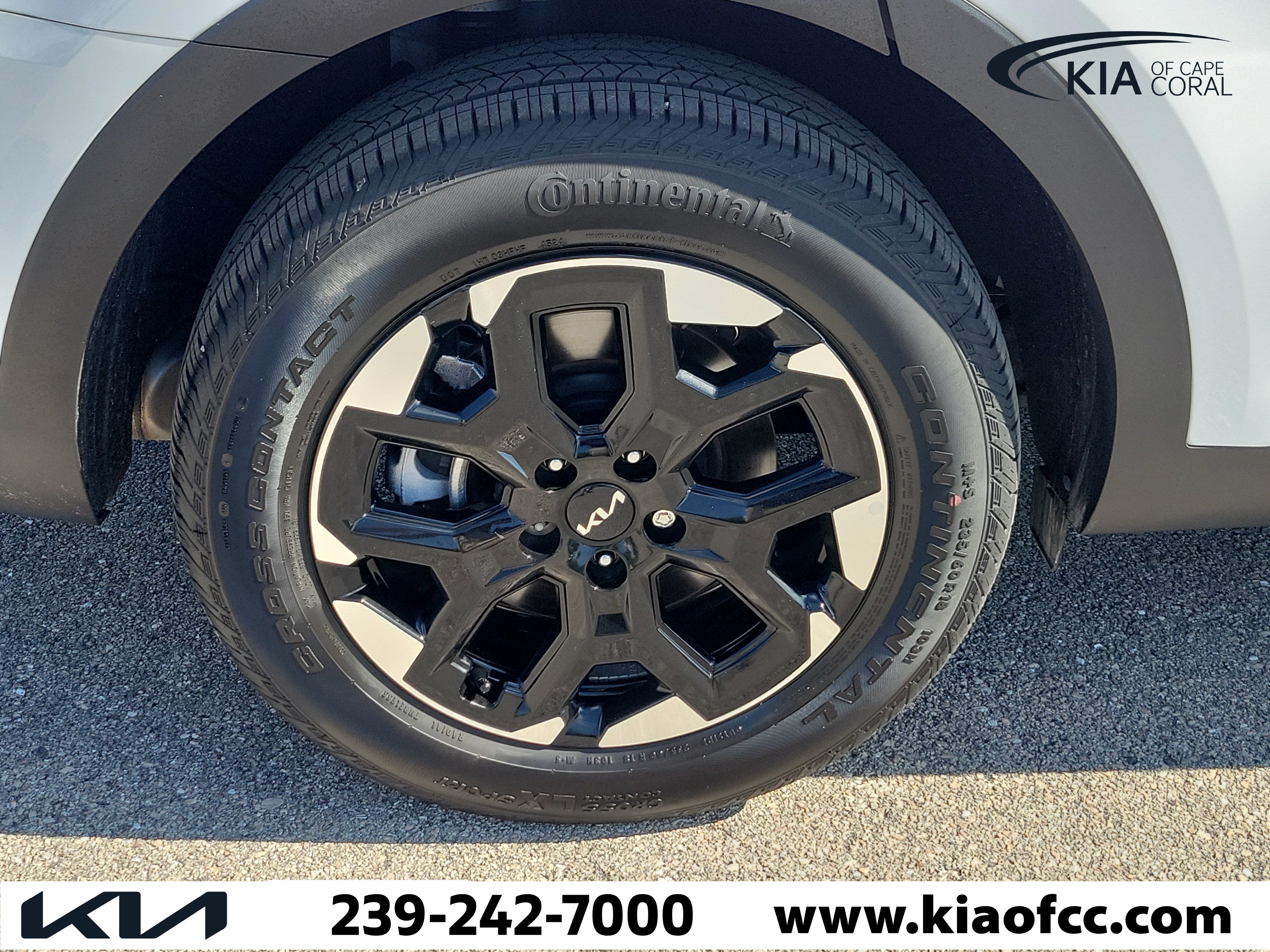 Certified 2025 Kia Sorento S w/ Panoramic Sunroof Package FWD image 9