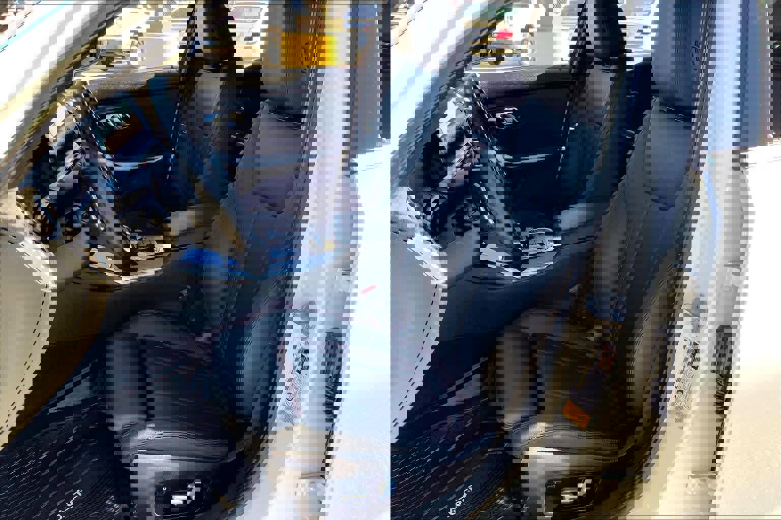 Used 2021 BMW 330i Sedan w/ Driving Assistance Package image 7