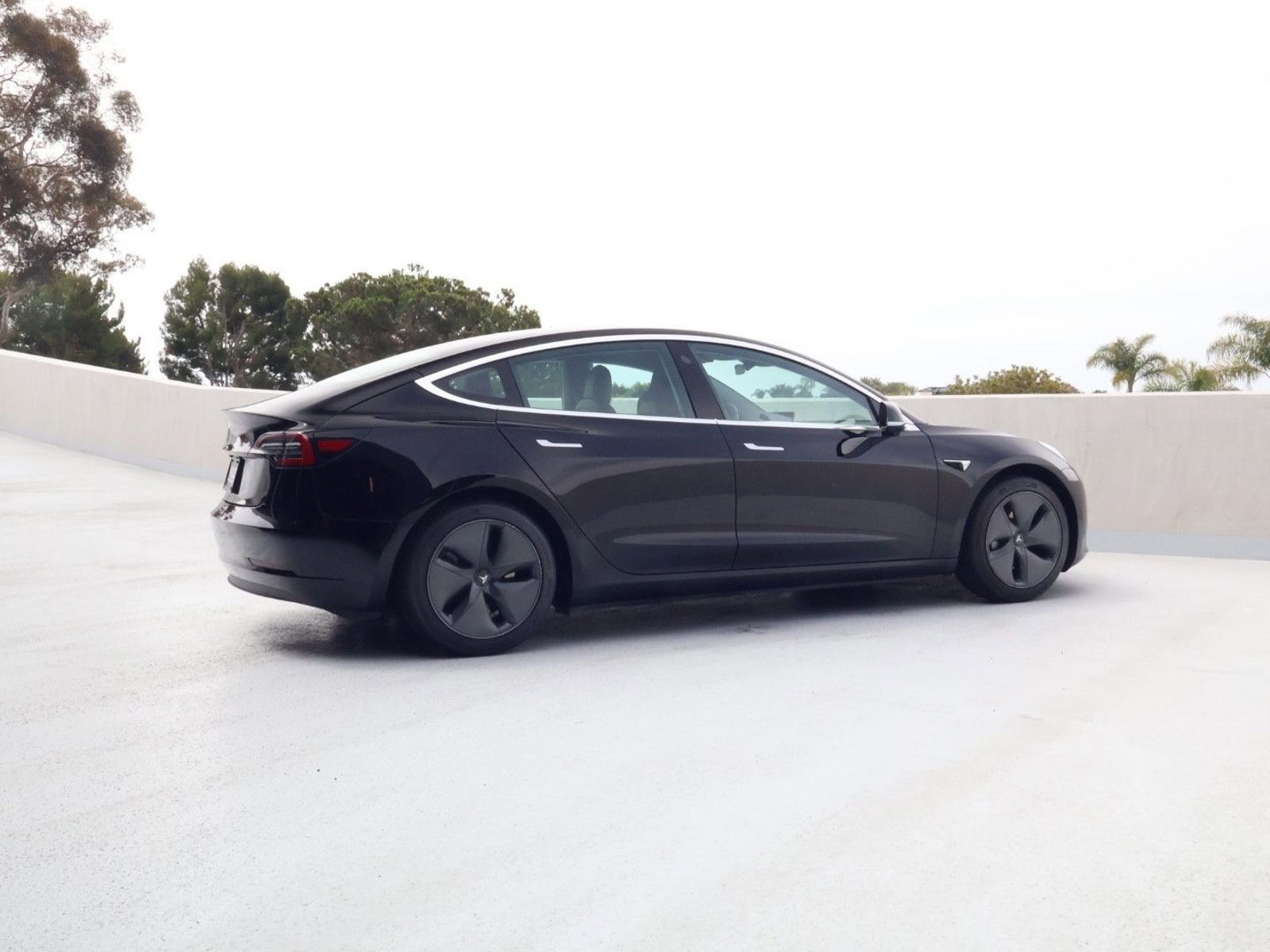 Used 2020 Tesla Model 3 Standard Range Plus RWD image 8