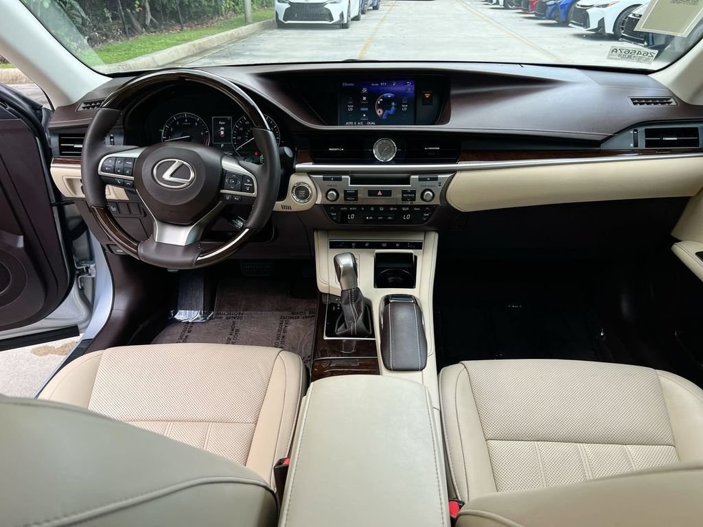 Used 2017 Lexus ES 350 w/ Luxury Package FWD image 21