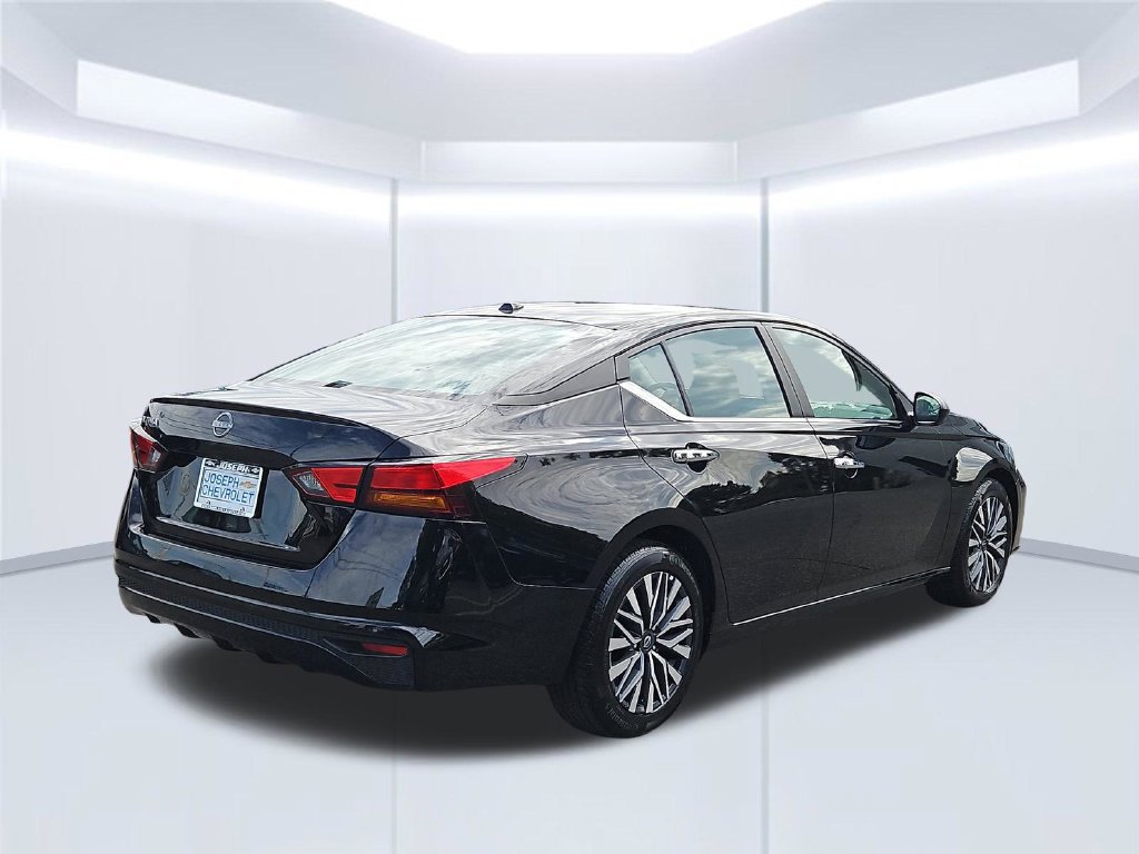 Used 2025 Nissan Altima 2.5 SV FWD image 5