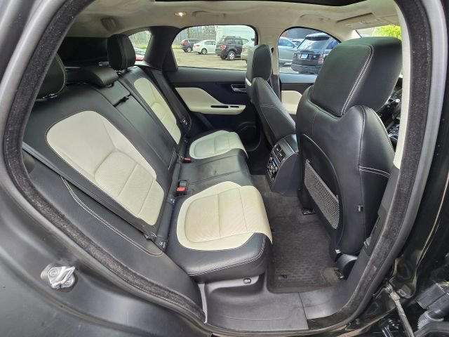 Used 2018 Jaguar F-PACE R-Sport image 12