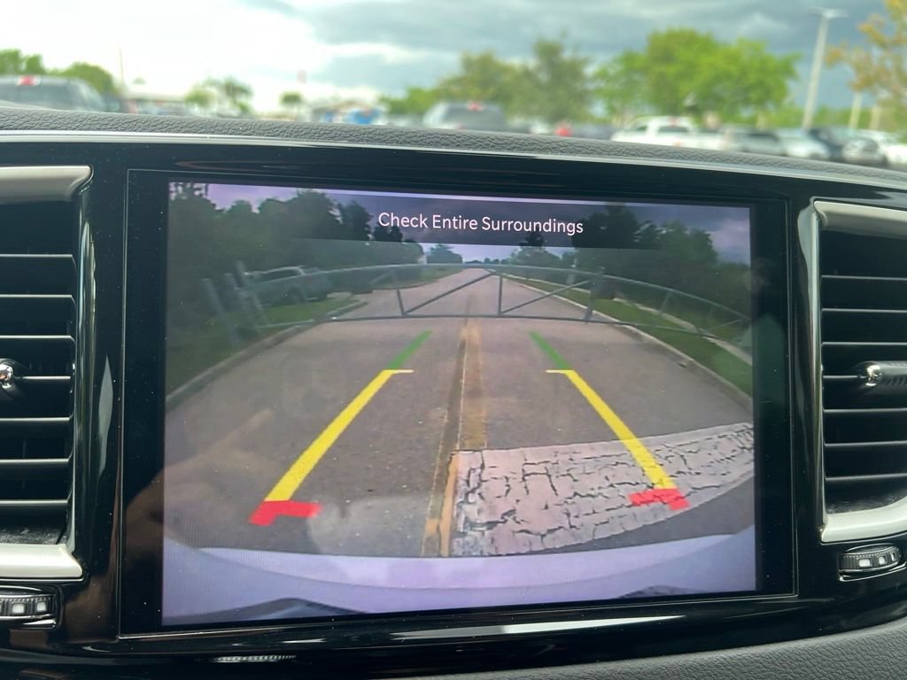 Used 2023 Chrysler Pacifica Touring-L FWD image 53