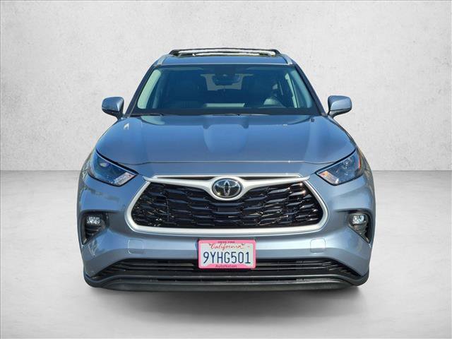 Used 2023 Toyota Highlander XLE FWD video 2