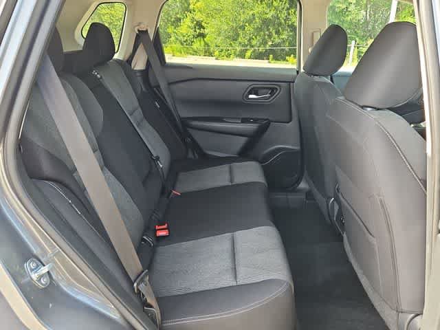 Used 2024 Nissan Rogue SV FWD image 17