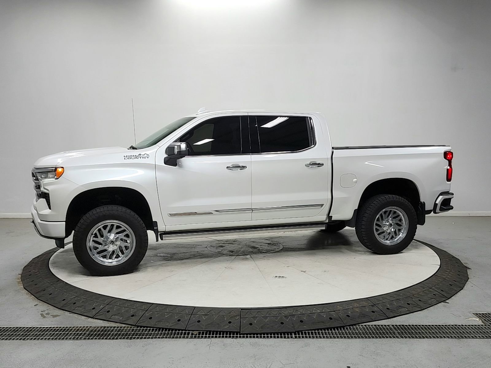 Used 2022 Chevrolet Silverado 1500 High Country w/ Max Trailering Package image 4