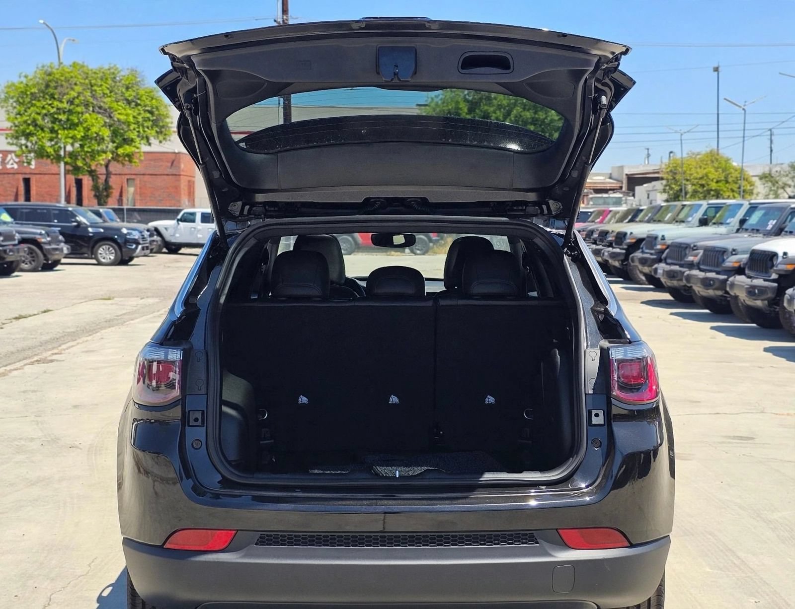 New 2026 Jeep Compass Latitude AWD/4WD image 9