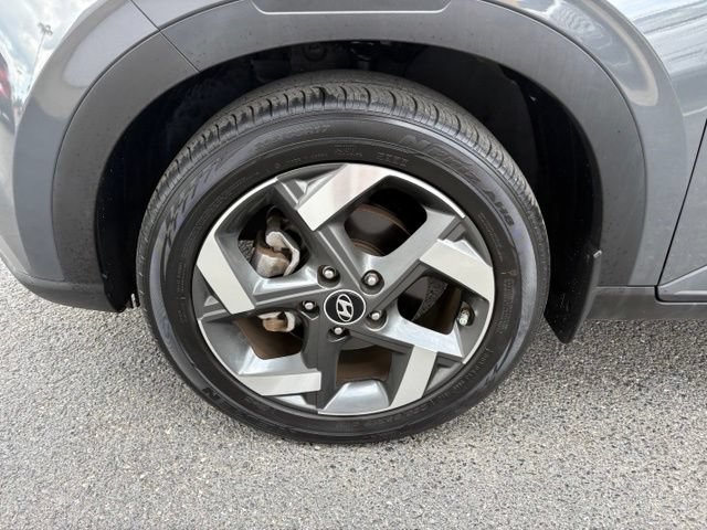 Used 2023 Hyundai Venue SEL FWD image 13