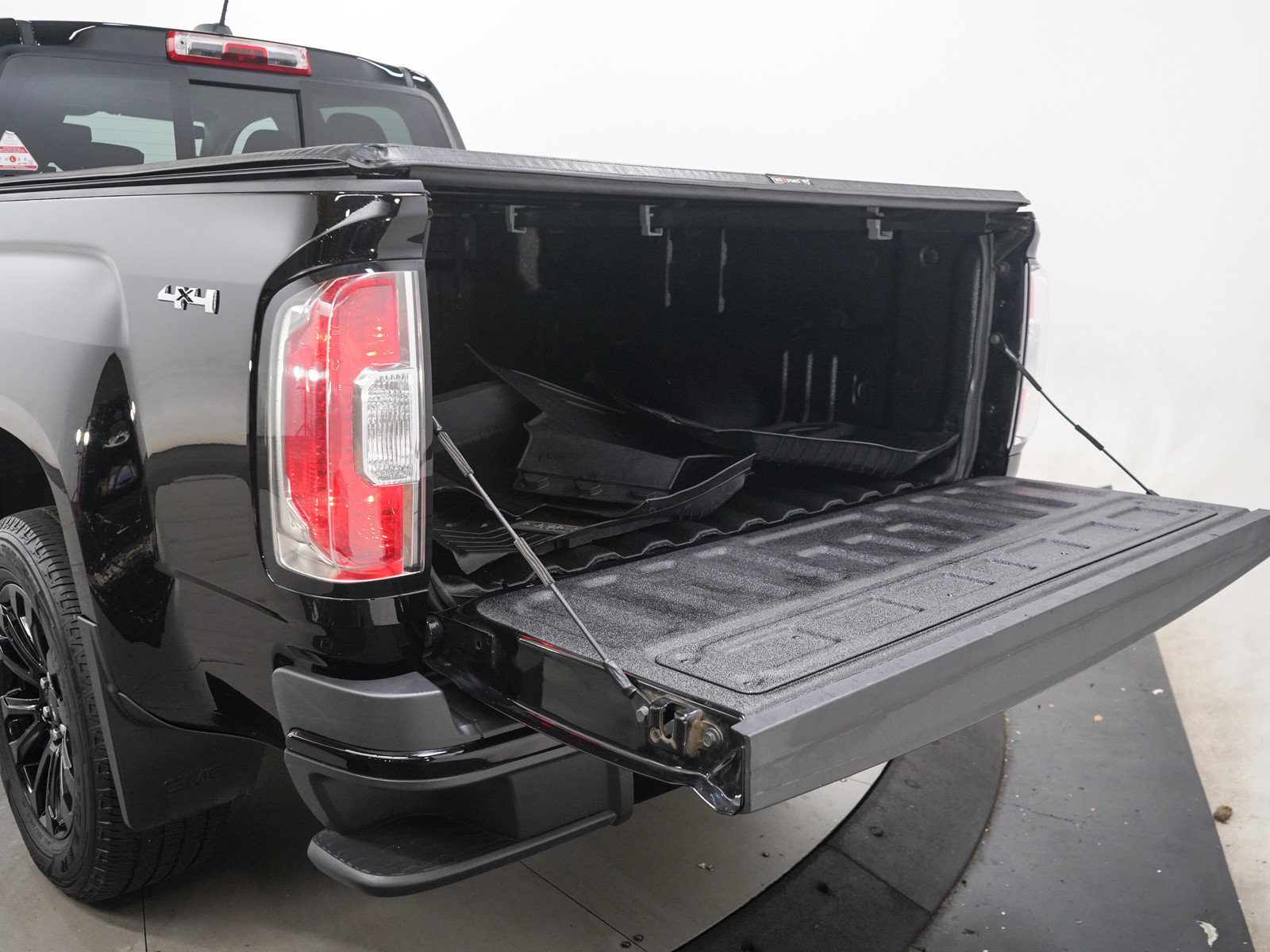Used 2022 GMC Canyon Elevation w/ Elevation Premium Package AWD/4WD image 9