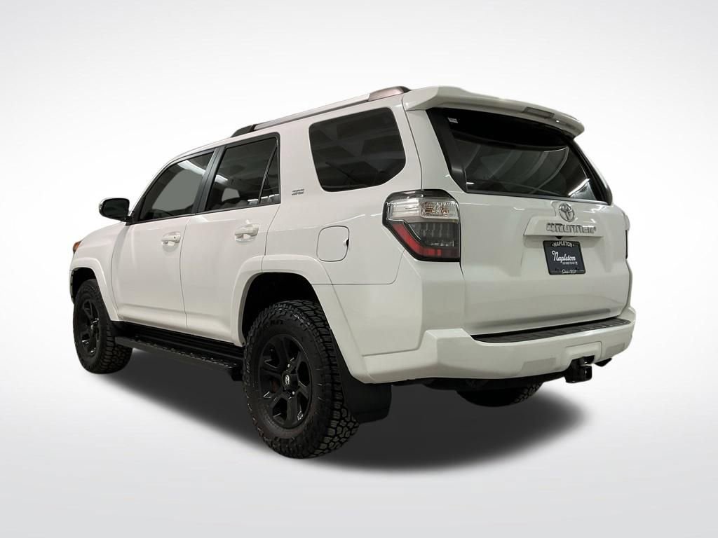 Used 2019 Toyota 4Runner SR5 Premium AWD/4WD image 2