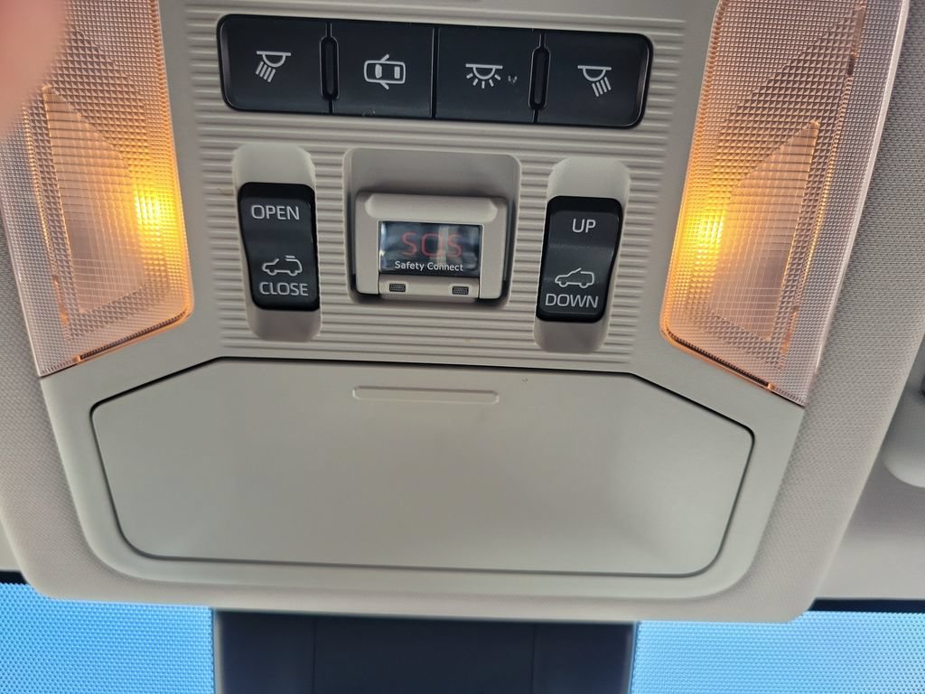 Used 2019 Toyota RAV4 XLE w/ Convenience Package FWD image 35