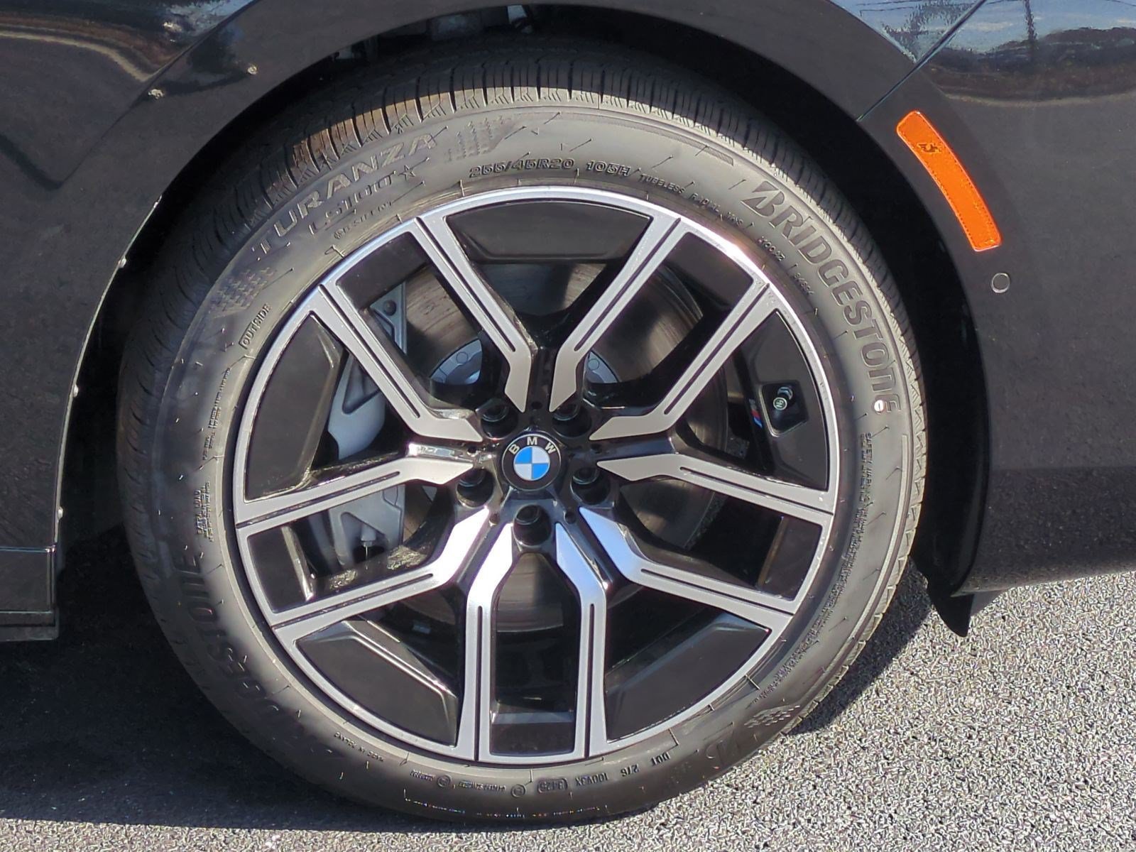 New 2026 BMW 750e xDrive w/ Premium Package AWD/4WD image 13