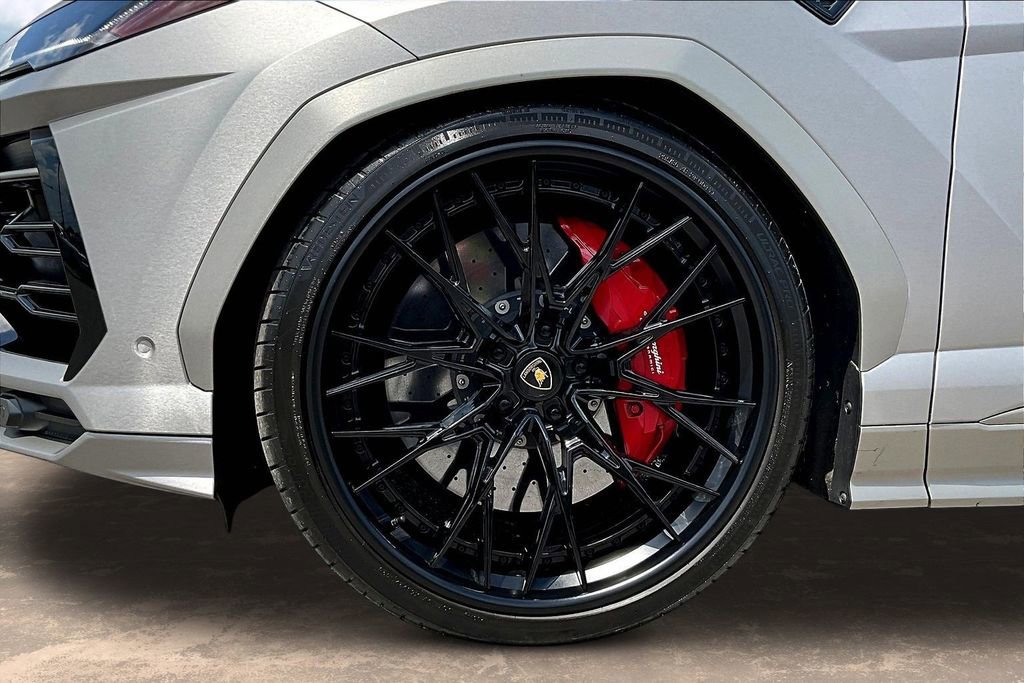 Used 2021 Lamborghini Urus AWD/4WD image 35