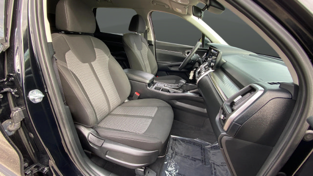 Used 2023 Kia Sorento LX AWD/4WD image 14
