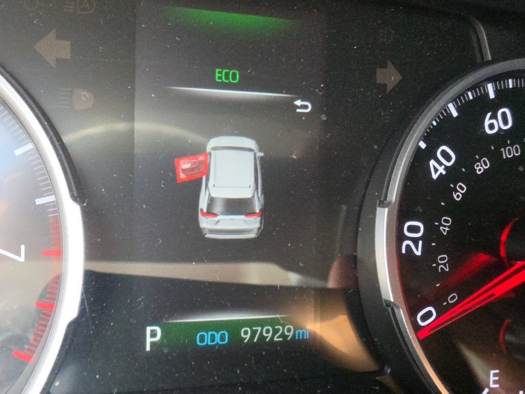 Used 2021 Toyota RAV4 LE FWD image 15