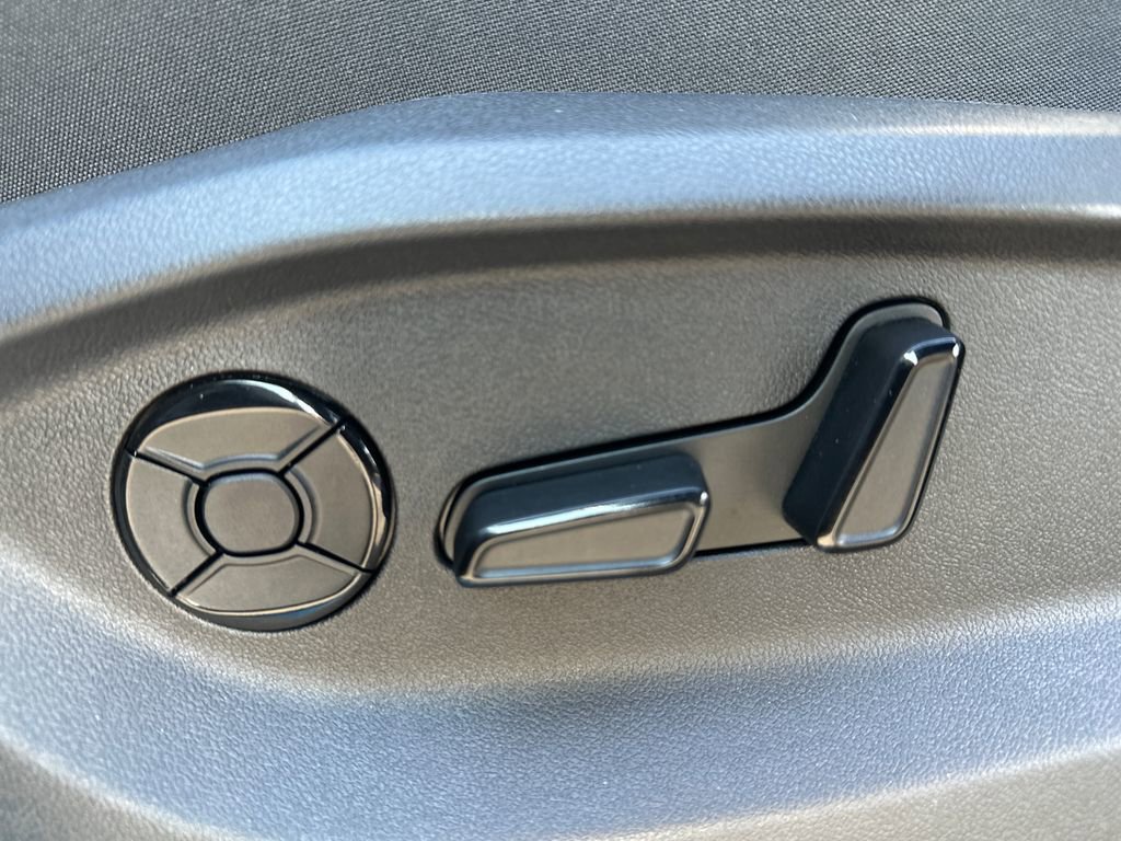 New 2026 Volkswagen Tiguan SE R-Line image 4