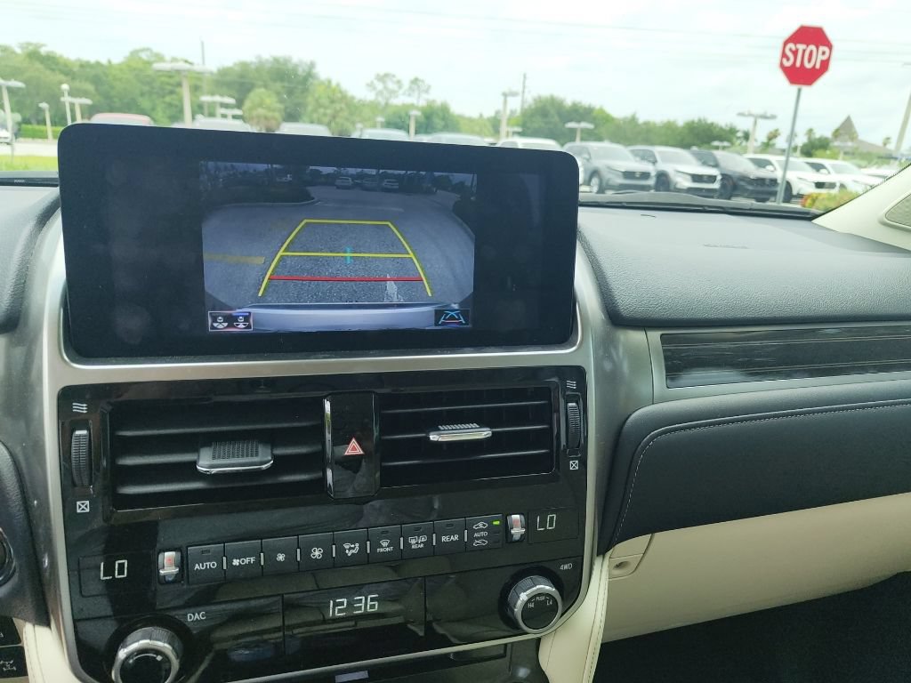 Used 2023 Lexus GX 460 Premium w/ Accessory Package AWD/4WD image 14