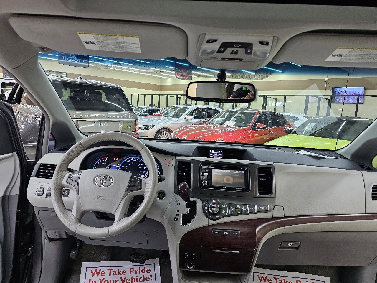 Used 2013 Toyota Sienna XLE image 30