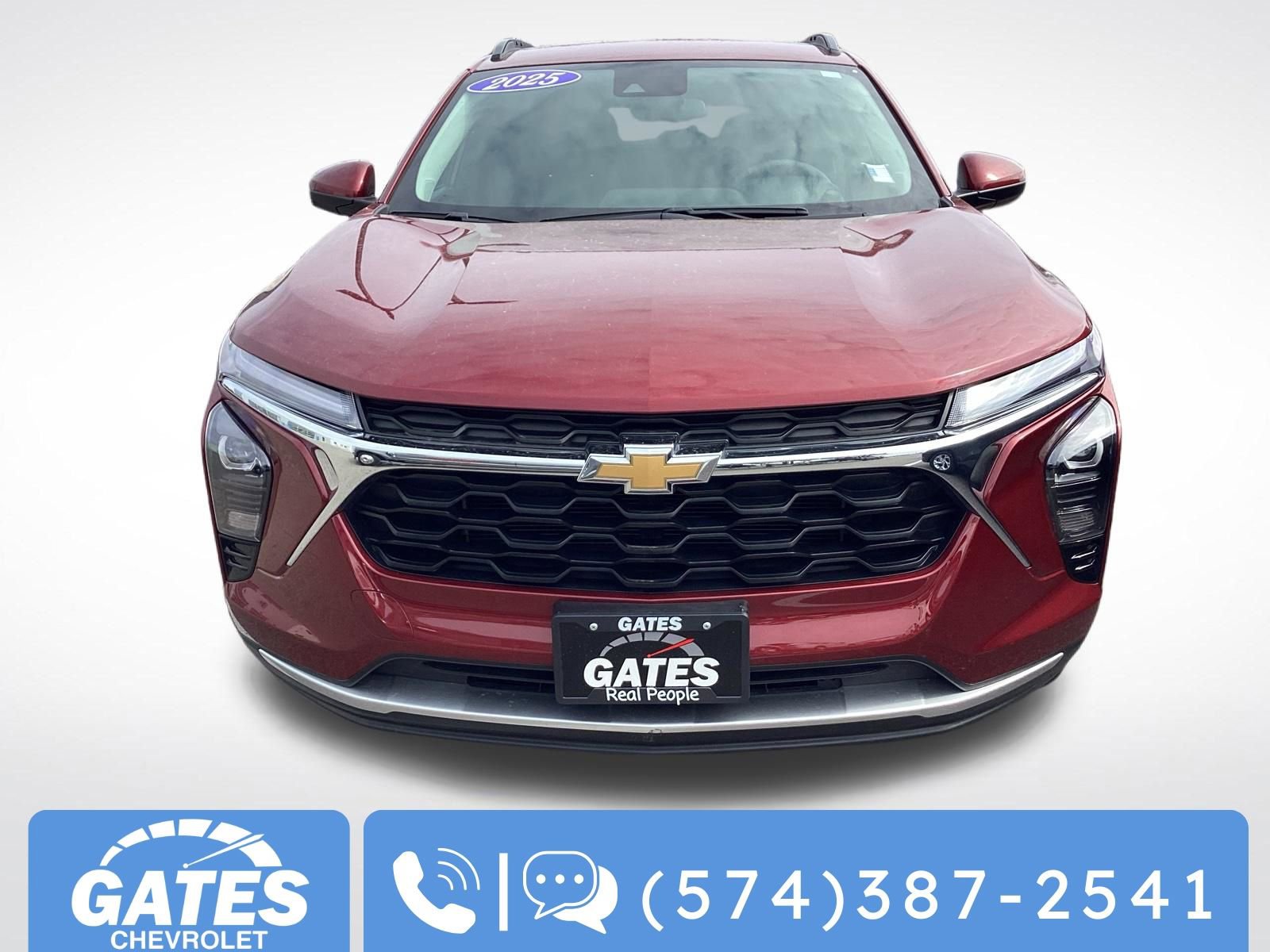 Used 2025 Chevrolet Trax LT image 2