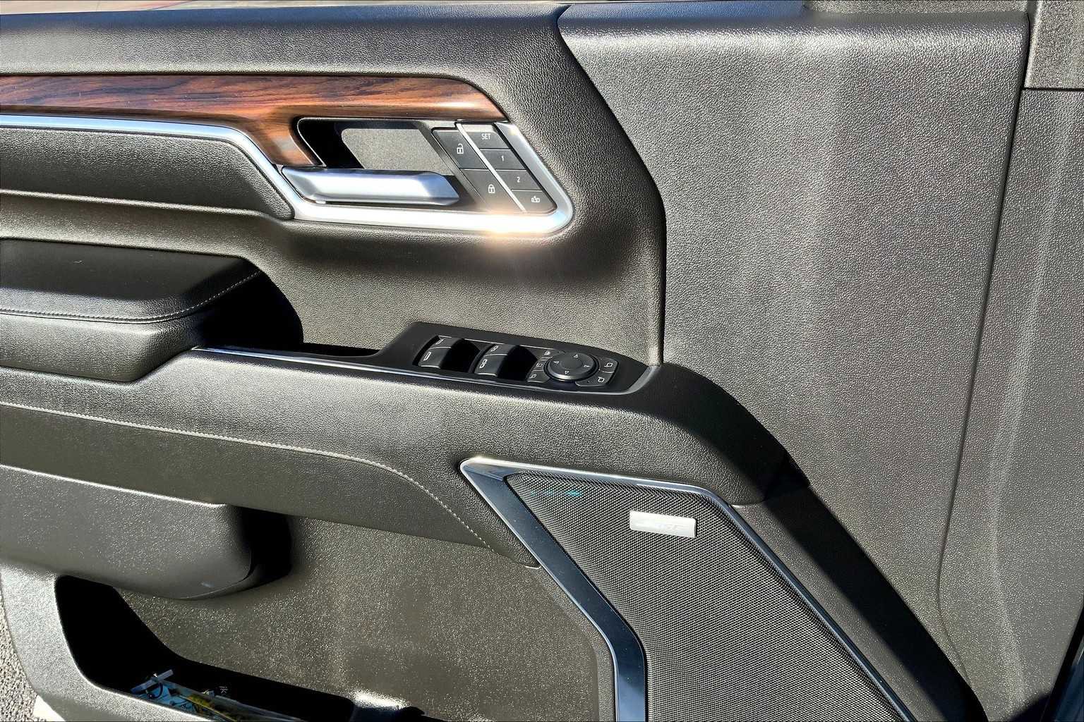 Used 2024 GMC Sierra 2500 SLT w/ SLT Premium Package image 35