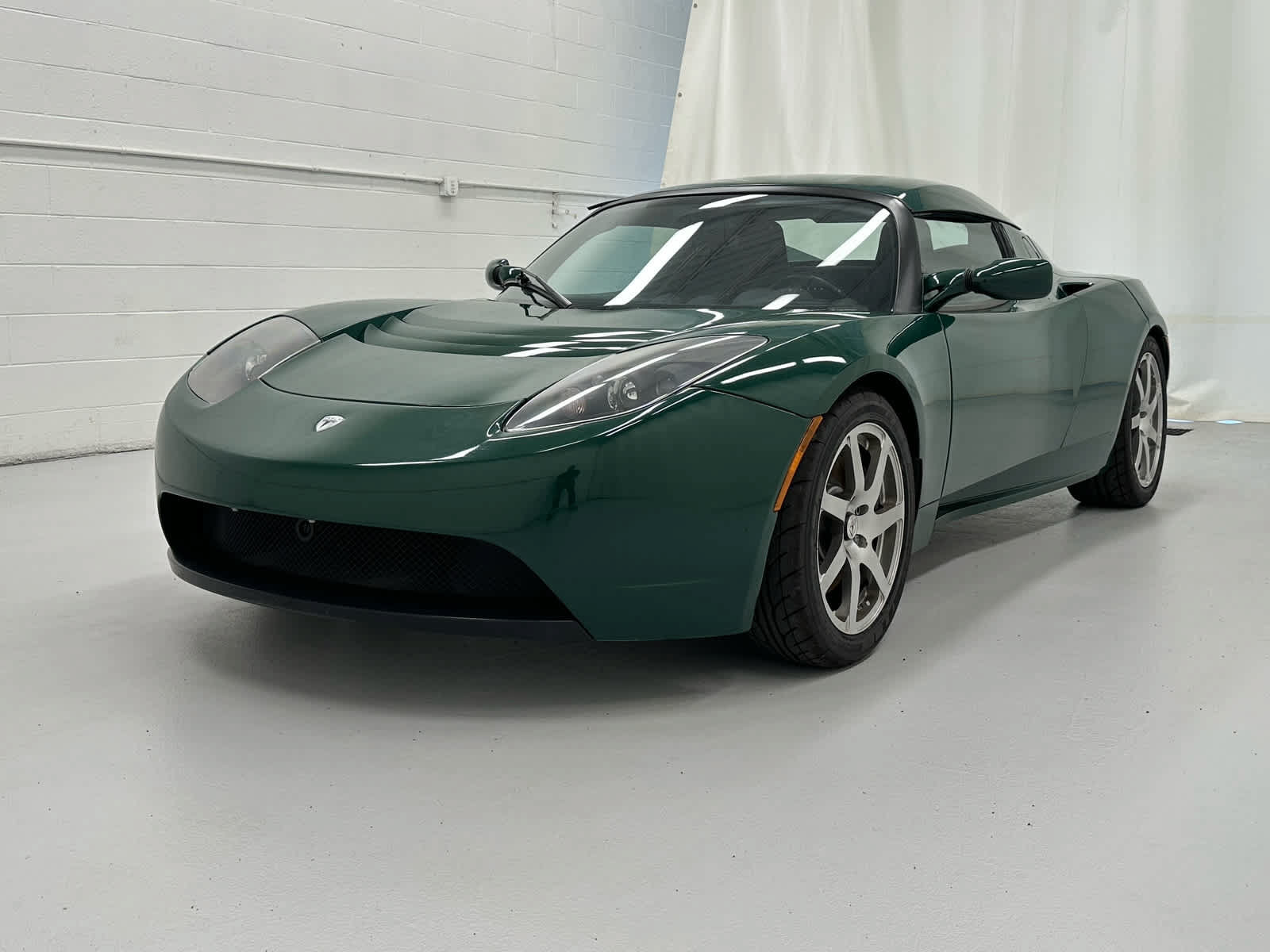 Used 2008 Tesla Roadster RWD image 4